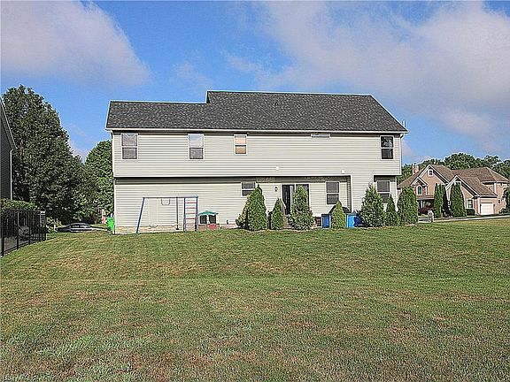 3rd image of 4817 Fox Run Dr