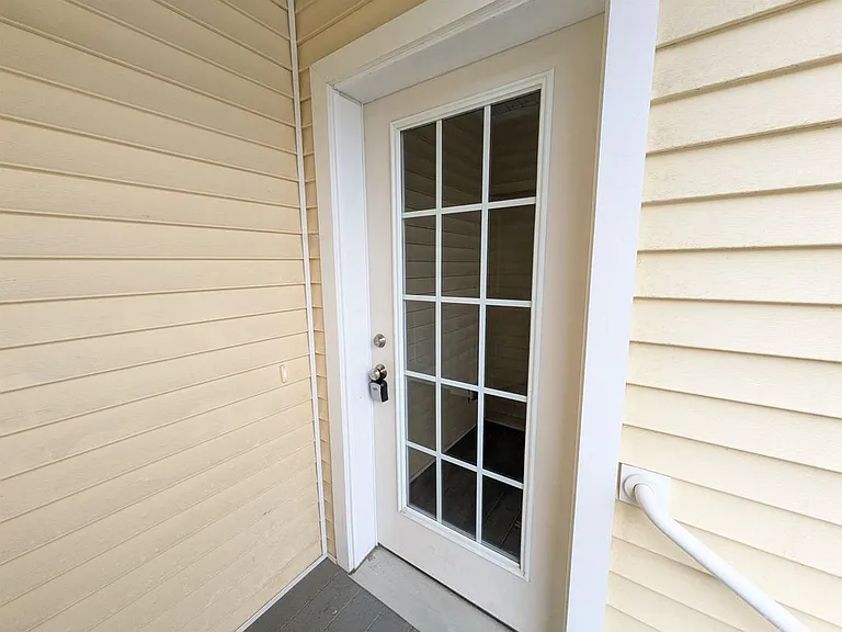 75 Ivan Dr #8 — Photo 31