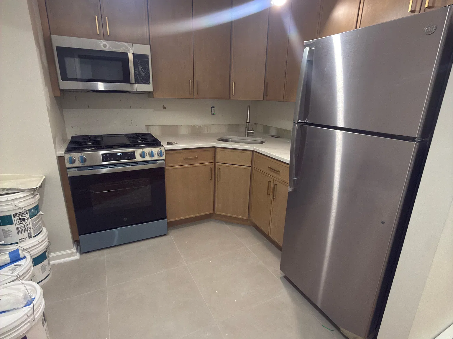 3 bed, 800 sqft, $3,400 — Photo 2