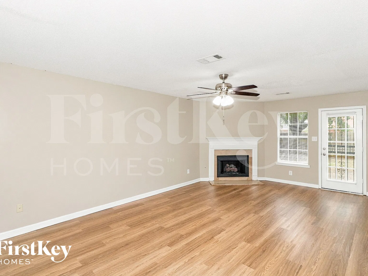 3 bed, 2.5 bath, 1623 sqft, $1,795 — Photo 3