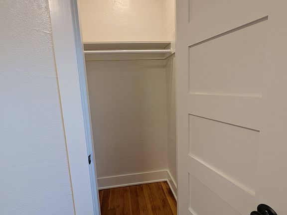 Upper room 1 closet