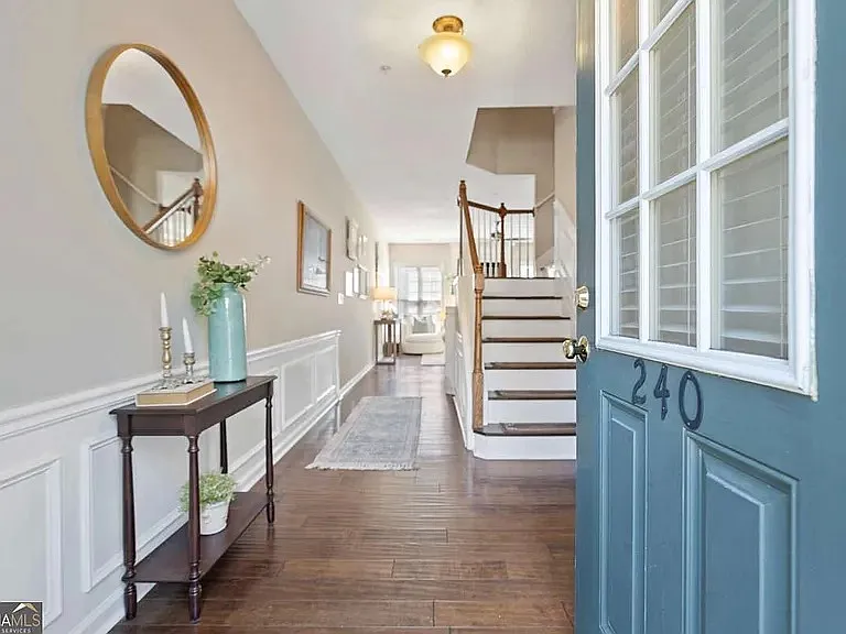 240 Regent Sq — Photo 2