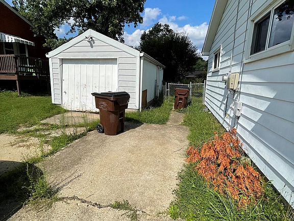 3rd image of 28 New Uri Ave
