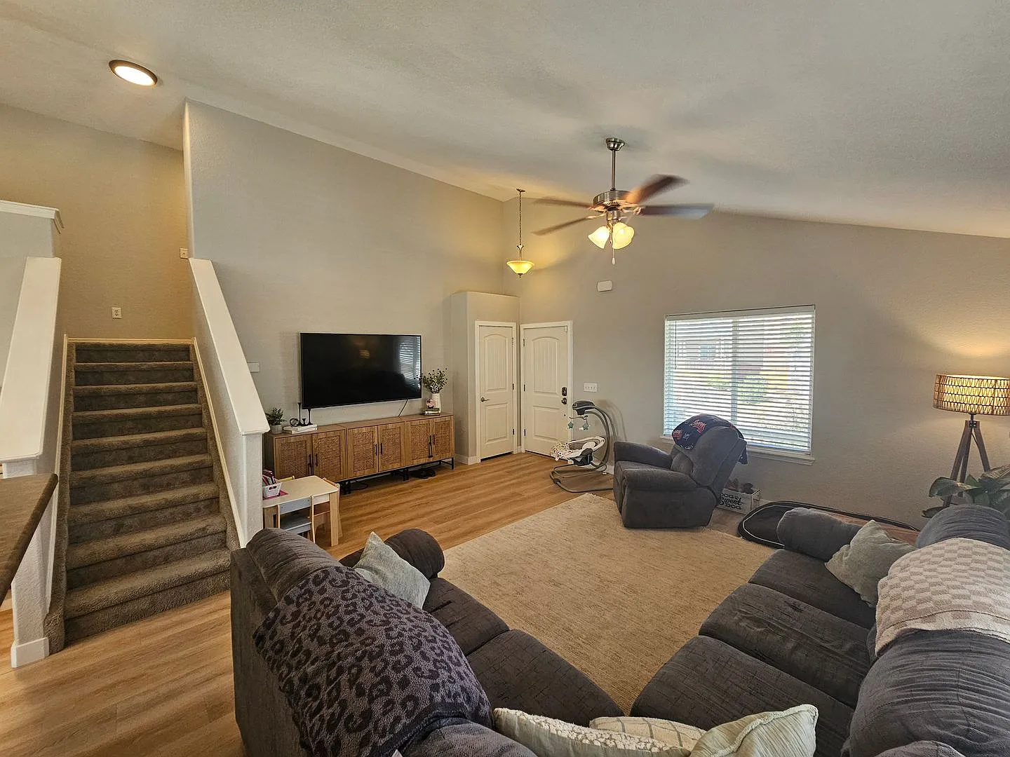 3 Bed 3 Bath Home in 80817! — Photo 3