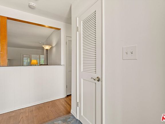 4th image of 9313 Hayvenhurst Ave