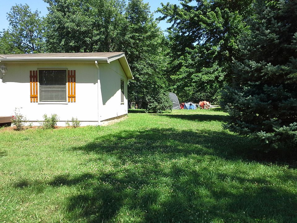 2nd image of 214 S Lake St