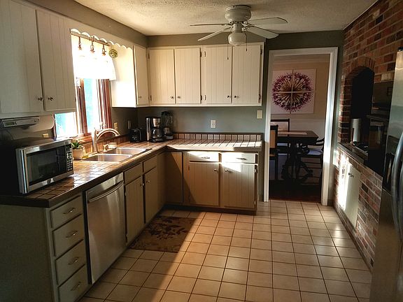 4th image of 7988 Spruce Hill Dr