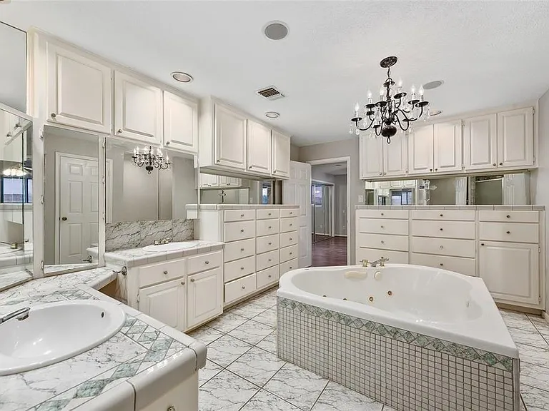 400 W Texas Ave #4 — Photo 4