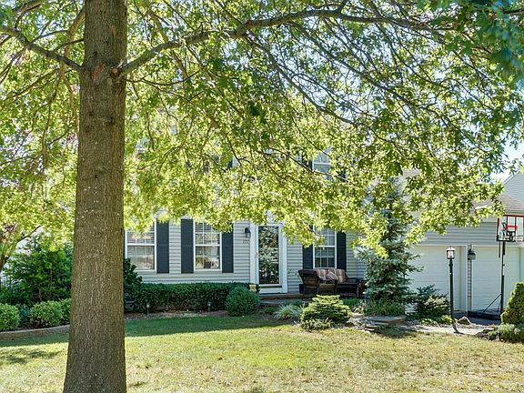 4th image of 171 Pin Oak Ct