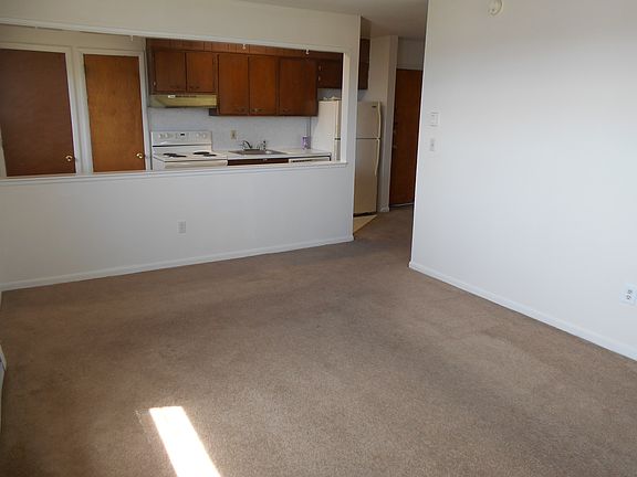 4th image of 718 E 18th St APT A16