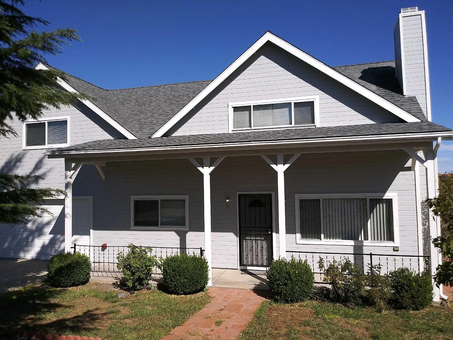 4 bed, 2500 sqft, $2,450 — Photo 2