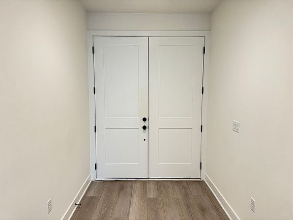 4th image of 128 W 17th St