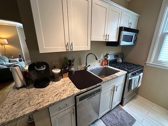 4th image of 52 Norwood Ave Floor 2