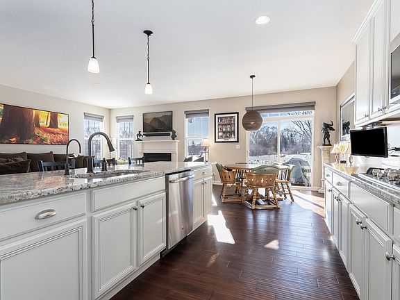 3rd image of 27W187 Breme Dr