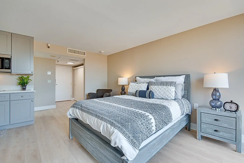 The Meridian at Laguna Hills - 55+ Active Adult Apartments — Photo 4