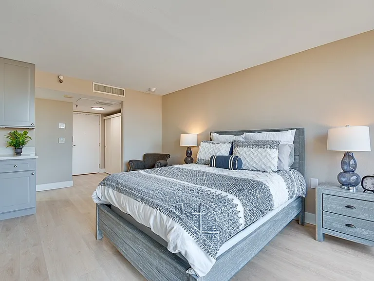 The Meridian at Laguna Hills - 55+ Active Adult Apartments — Photo 4