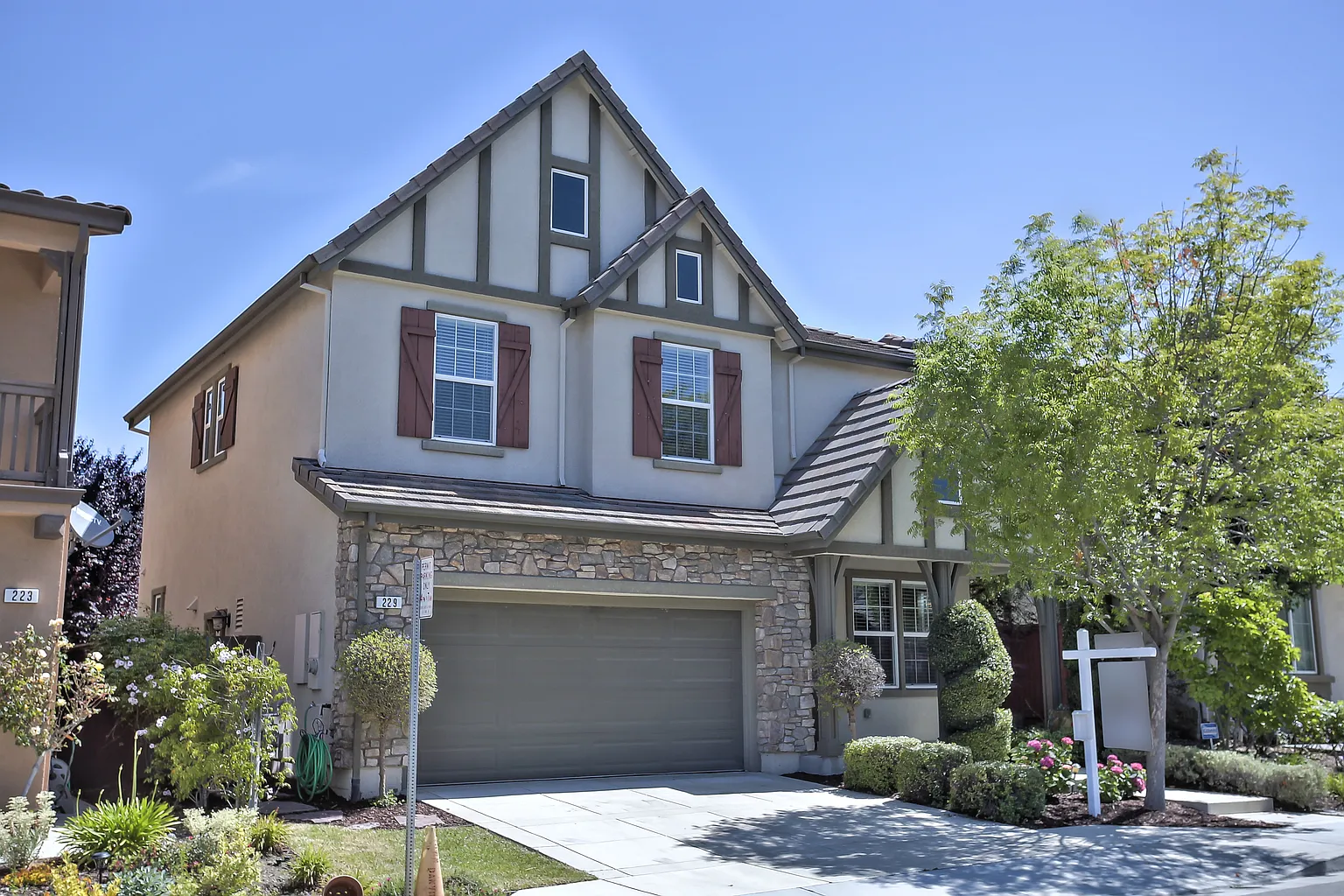 229 Wimbledon Ct photo 1