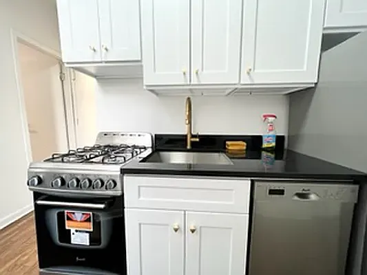 Rented by Bond New York | media 17