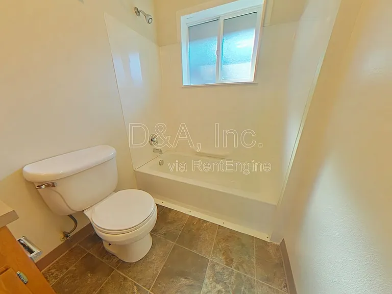 555 NW Kings Blvd #3 — Photo 7