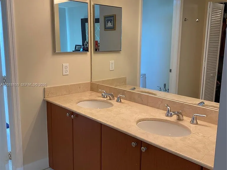 2425 SW 27th Ave #1008 — Photo 18