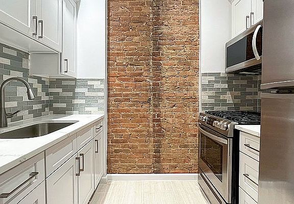 3rd image of 157 W 120th St #4