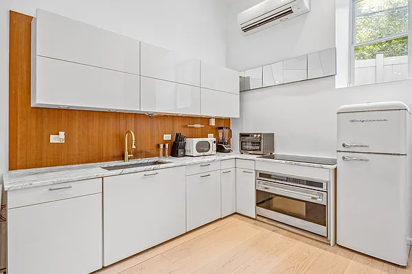 Rented by John W. Chang, LREB | media 1