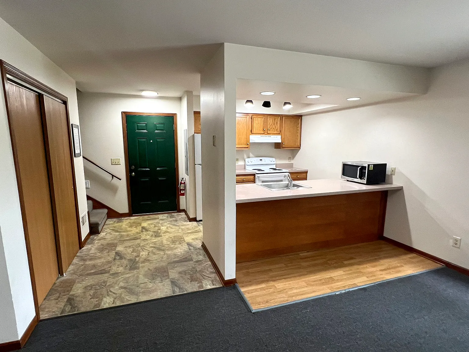 4 bed, 1300 sqft, $2,090 — Photo 4