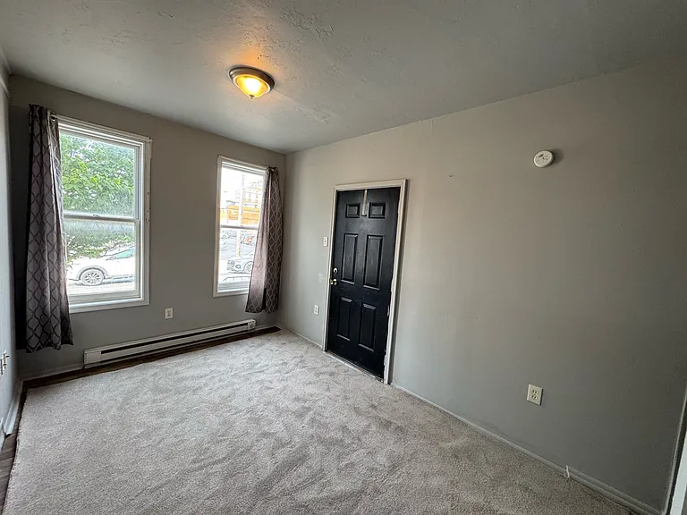 51 S Queen St #1 — Photo 32