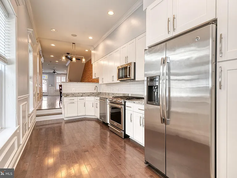 2205 Bank St — Photo 1