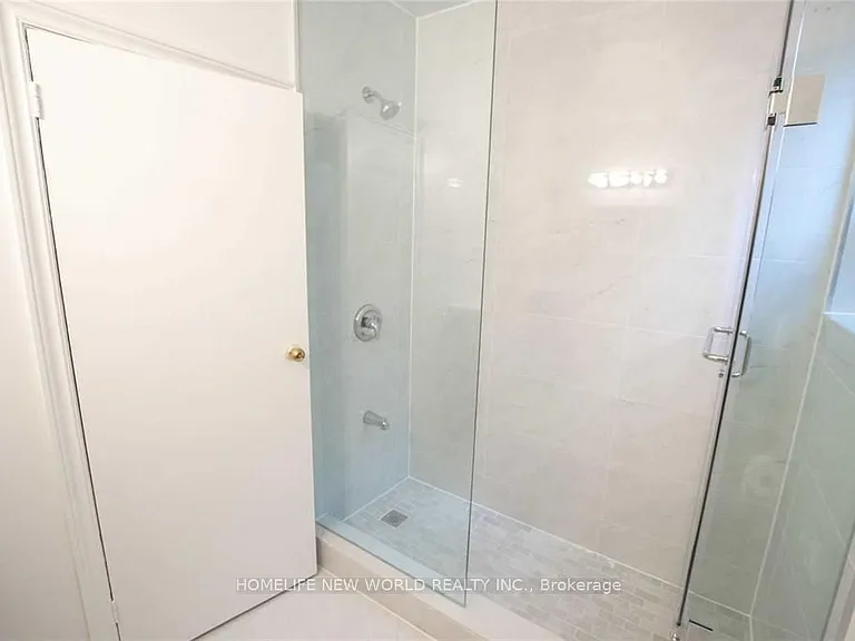 1104 College St #3 — Photo 14