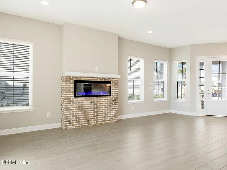 571 Marquesa Cir — Photo 7