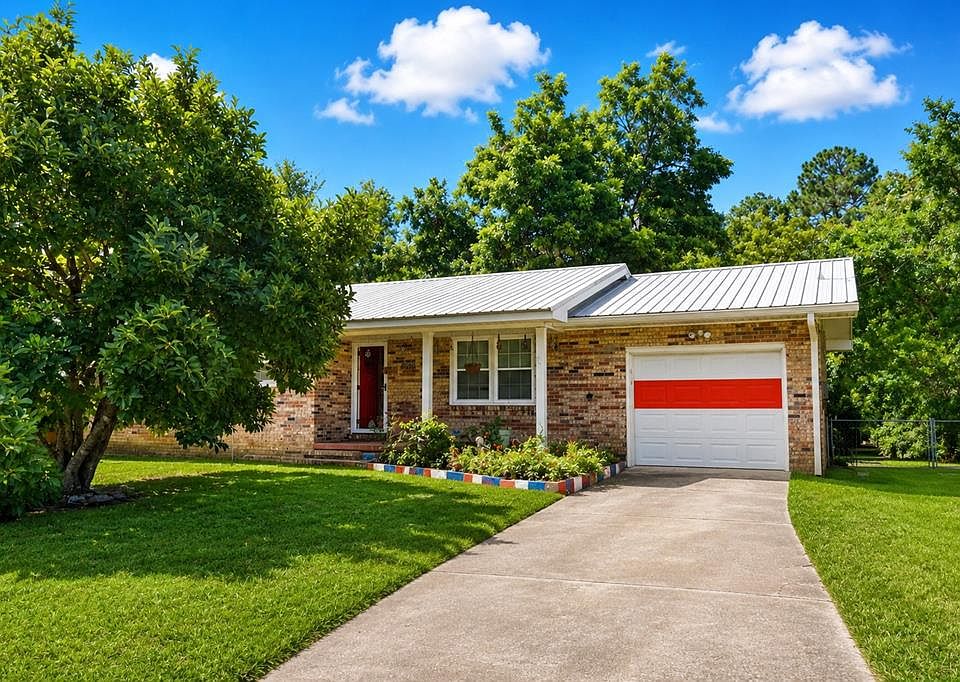 1st image of 307 Lakeview Dr