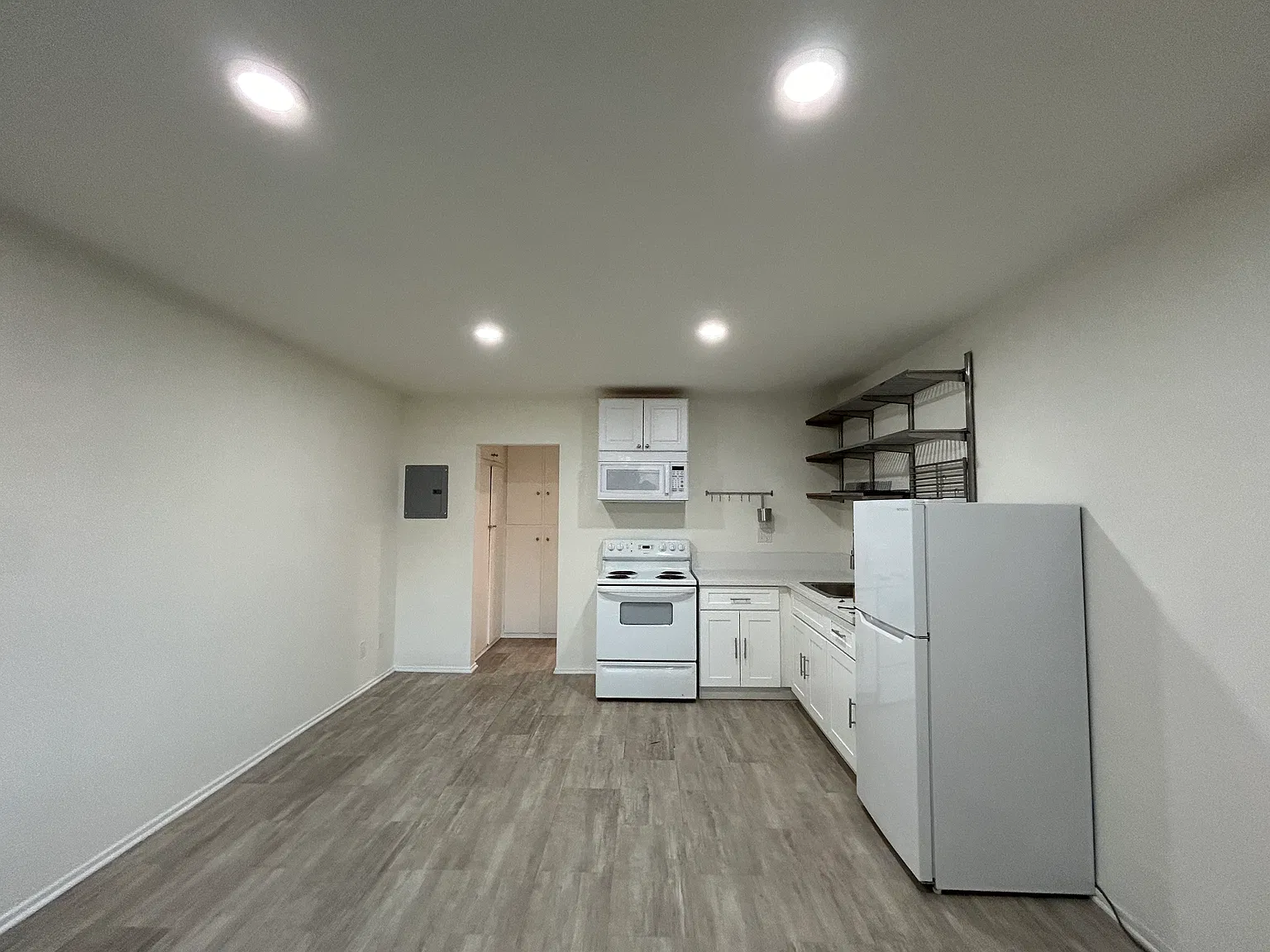 626 N La Fayette Park Pl — Photo 1