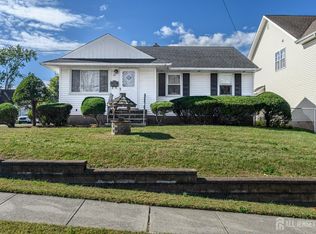 15 Grand Ave, Iselin, NJ 08830