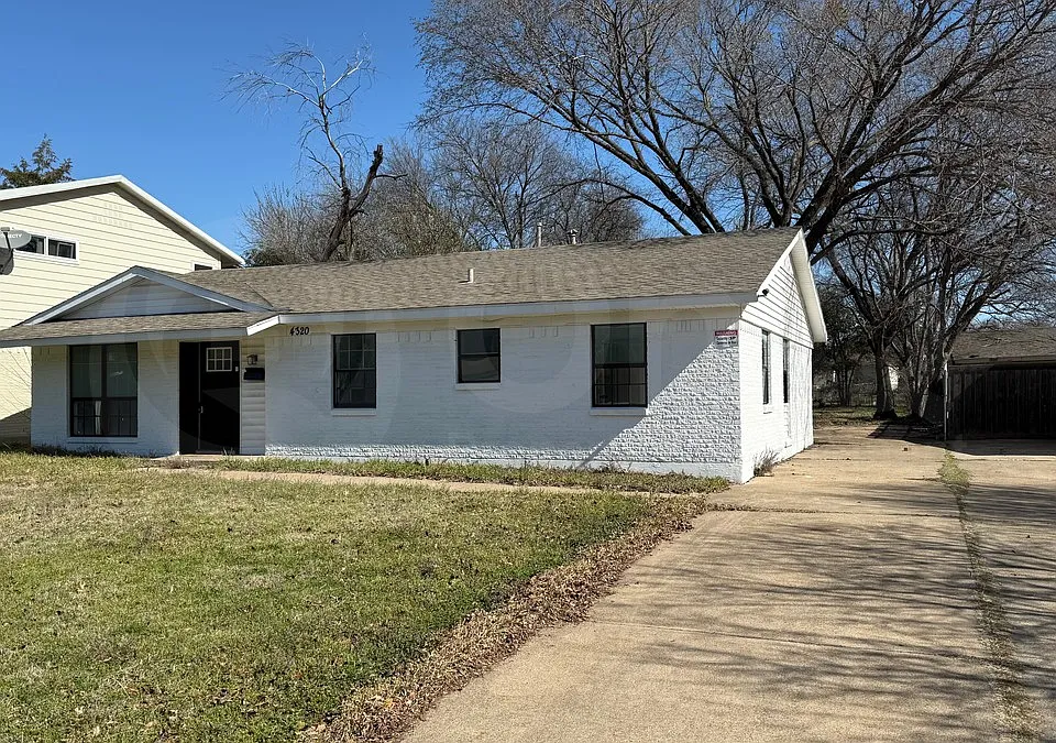 4320 Live Oak Dr