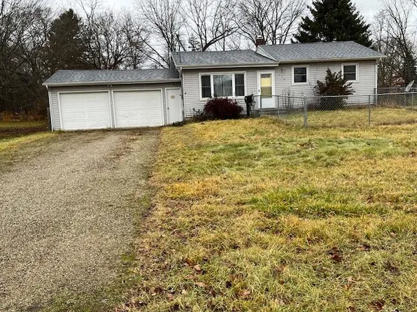 376 8th St, Plainwell, MI 49080