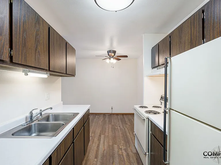 Half Moon Lake Apartments — Photo 44