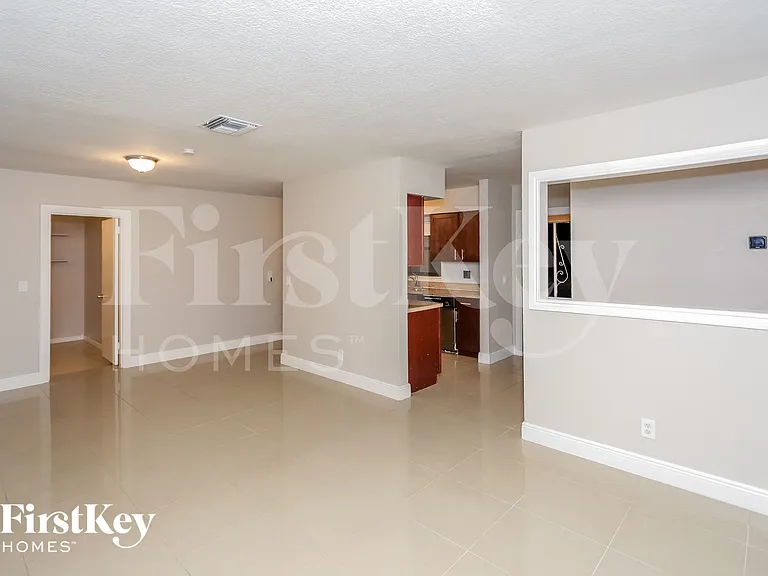 6548 SW 26th St — Photo 6