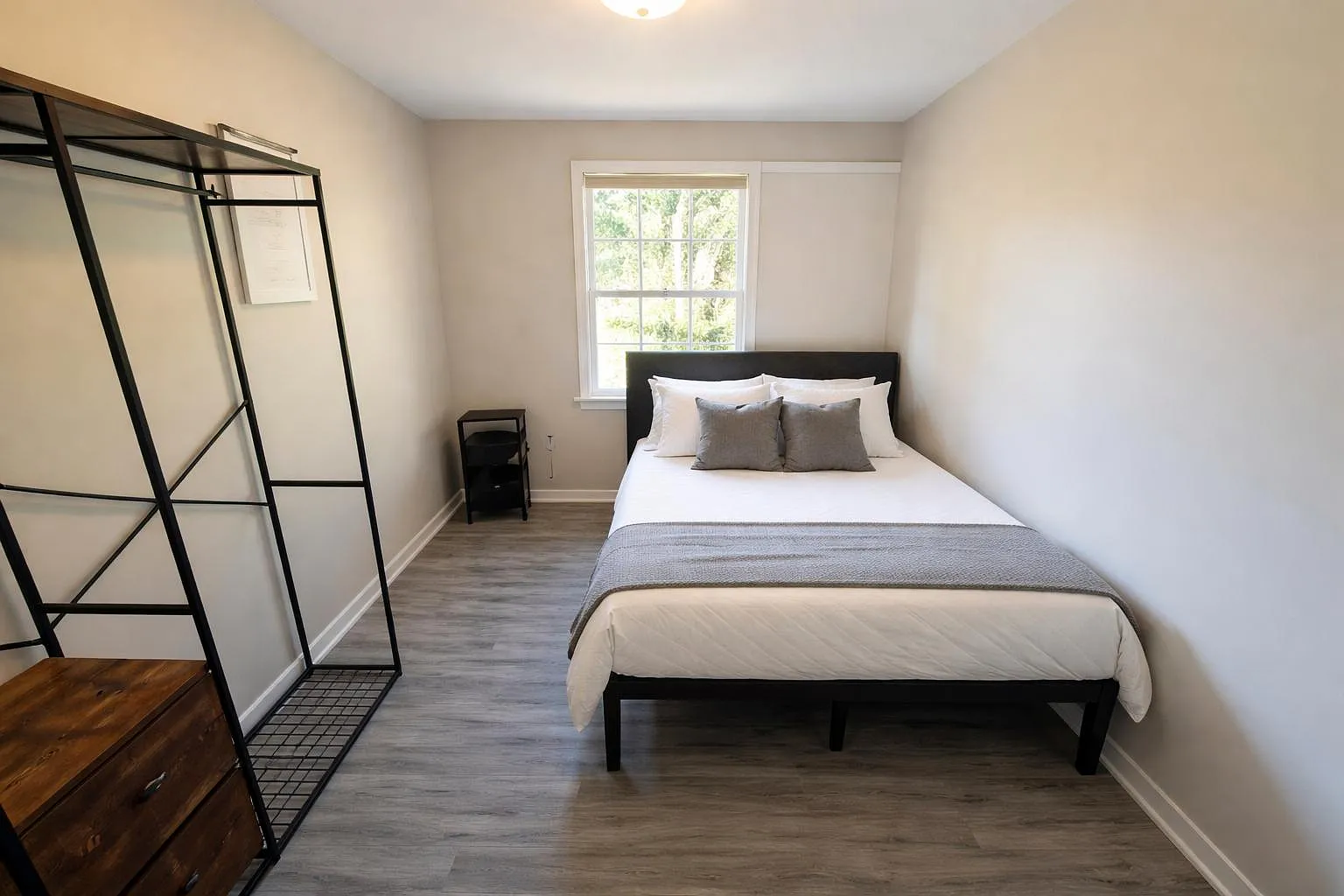 4 bed, 3.0 bath, 1900 sqft, $711 — Photo 1