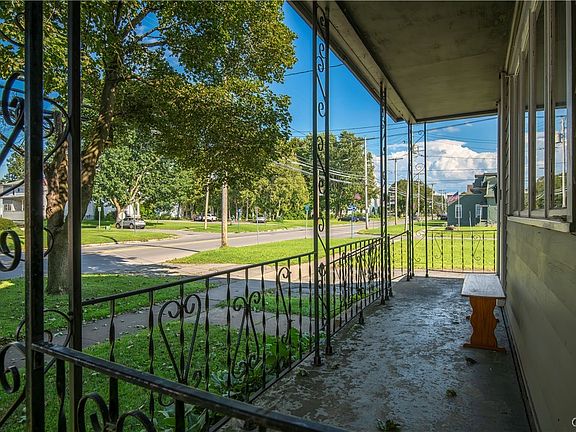 5th image of 157 Main St