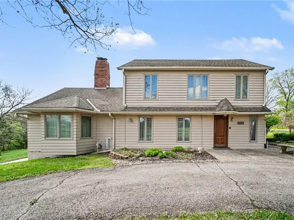 13110 Lakeshore Dr, Olathe, KS 66061