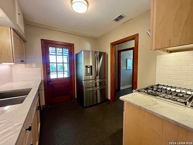 2 bed, 1.0 bath, 1100 sqft, $1,750 — Photo 3