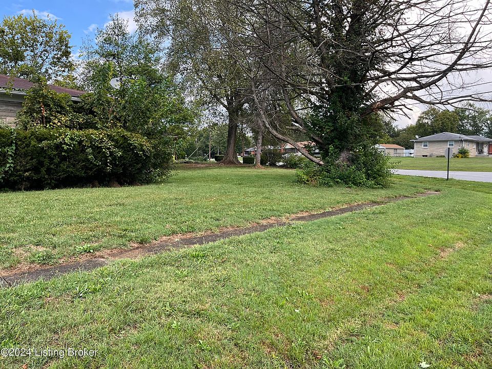 2nd image of 3215 Kingswood Way