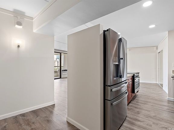 5th image of 2333 Kapiolani Blvd APT 814