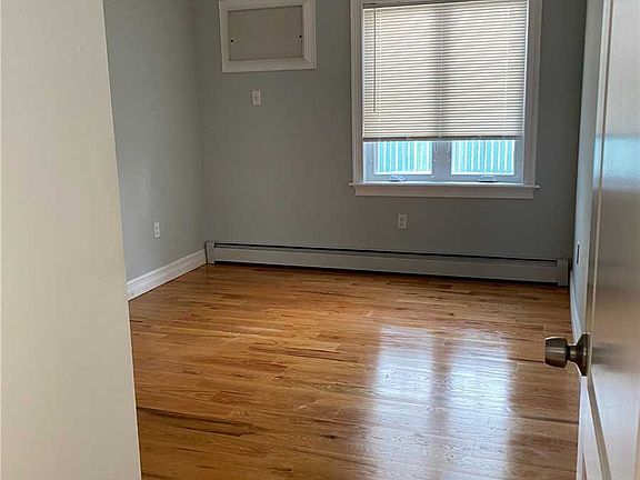3rd image of 11714 197th St