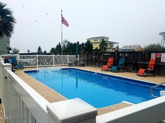 4th image of 723 W Beach Blvd