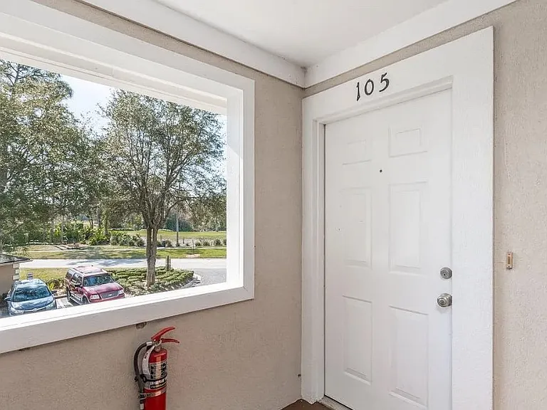 13727 Richmond Park Dr N #105 — Photo 9