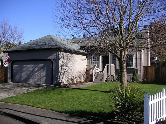 1st image of 10409 NE 44th Ct