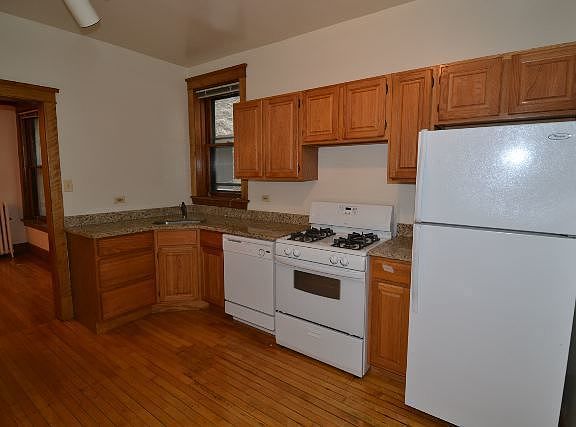 3rd image of 1415 W Cuyler Ave #2
