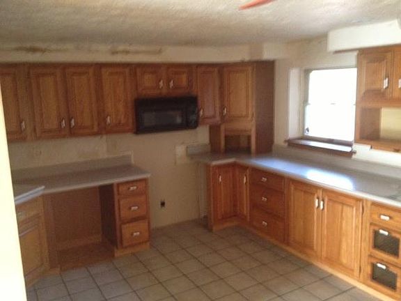 3rd image of 215 Floral Acres Dr